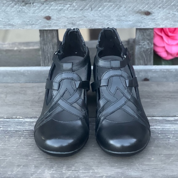 Earth Women's WIDE Black Virtue Leather Mary Jane Pump Size 8D - Picture 9 of 10